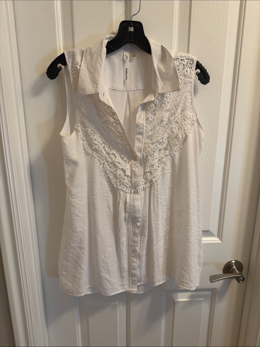 Collection B White Sleeveless Lace Yoke Button-Front Blouse